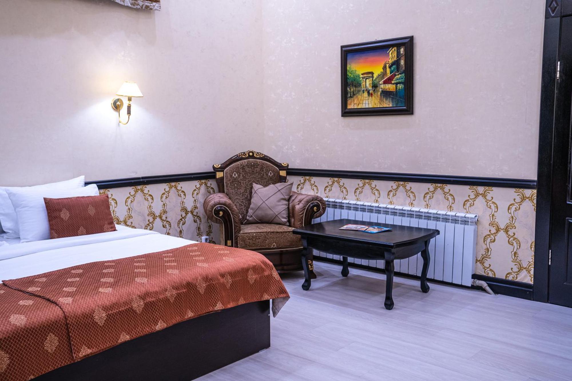 Belon Lux Hotel Astana Zimmer foto